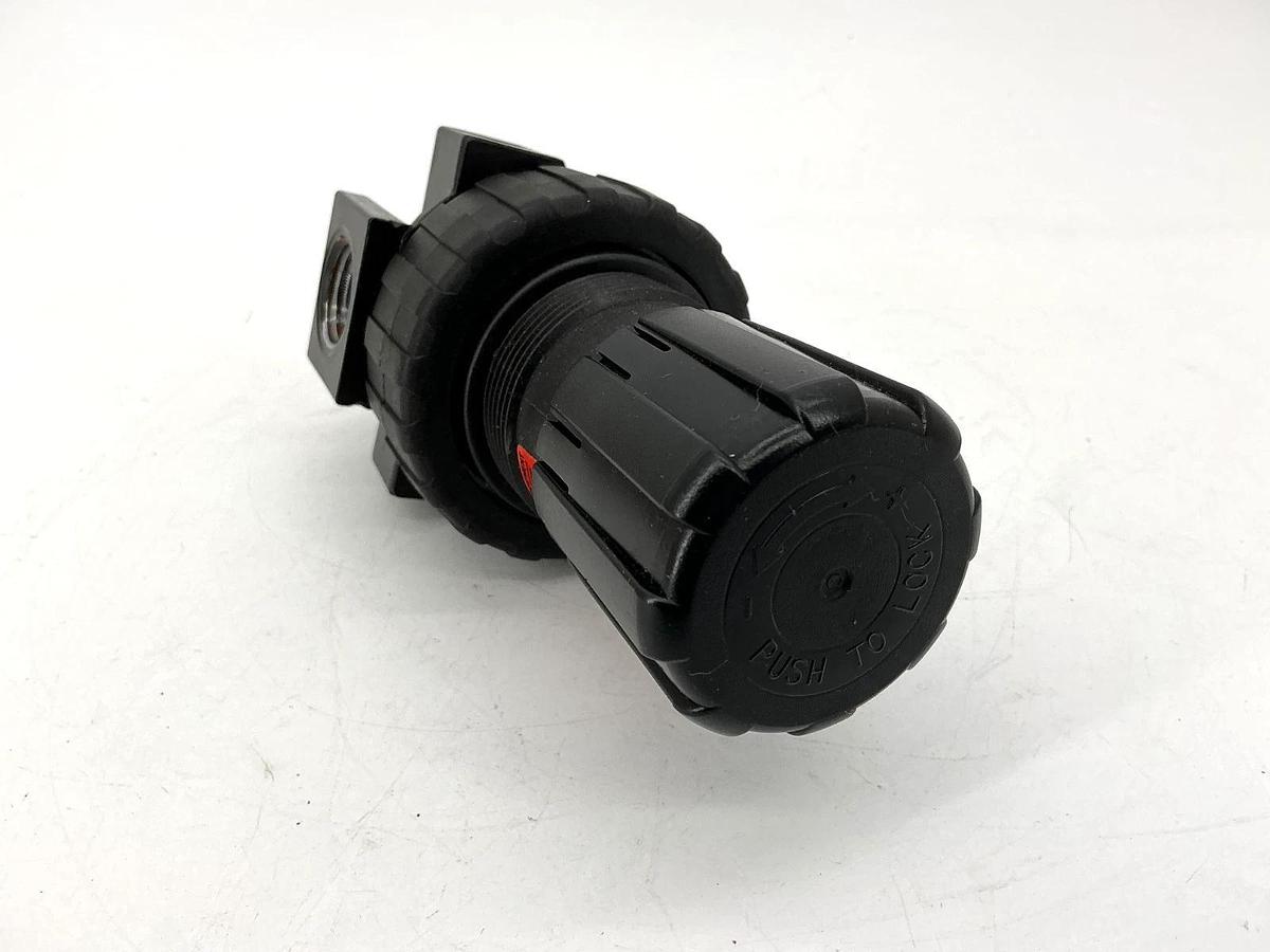 New Parker 06R313AC Pneumatic Pressure Regulator Port Size: 1/2" 150PSI - No Box