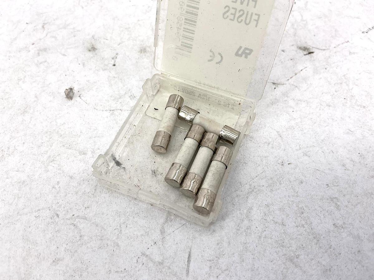 Lot of 10 New Littelfuse 21602.5P Fast-Acting Fuse 021602.5VXP 216 2-1/2A 250V