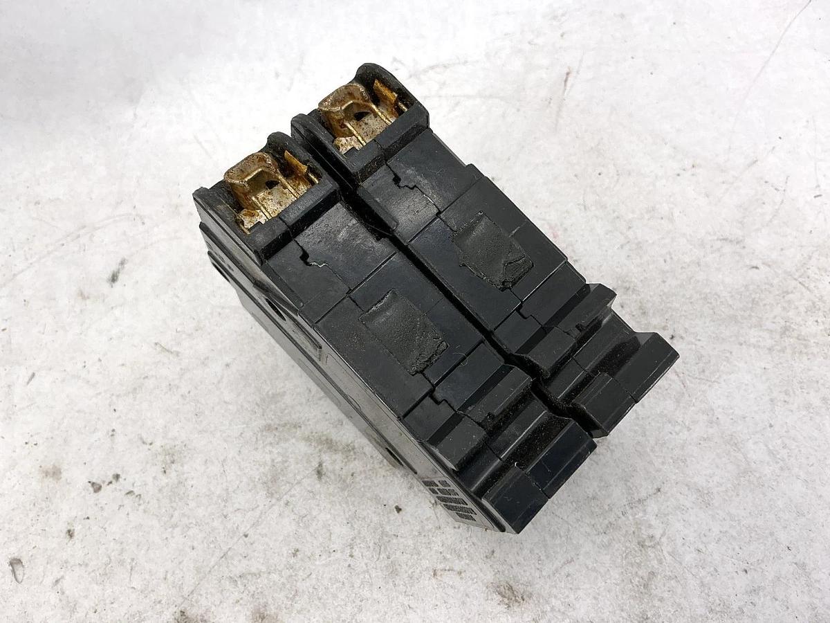 Used Lot of 2 Square D EH24015 Circuit Breaker Type EH4 2-Pole 15A 277/480VAC