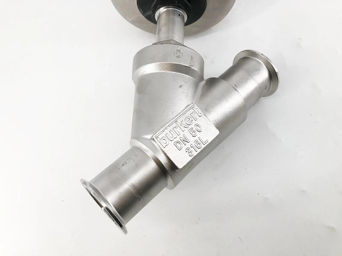 New Burkert 2300 A SS Kvs53 Angle Seat Valve w/ 8692-E2-..-L PU02 - No Box