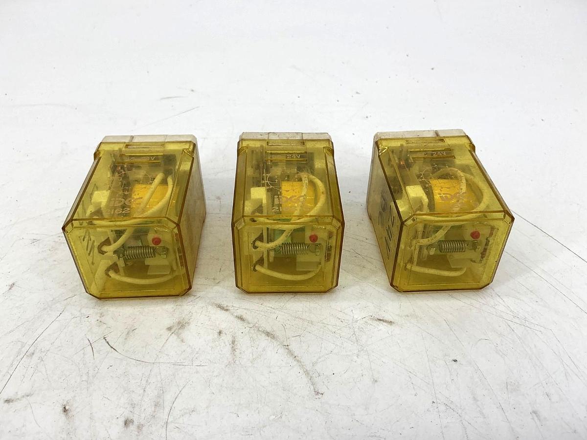 Used Lot of 3 IDEC RR3PA-LDC24 Relay 11-Pin 24VDC 3-Pole