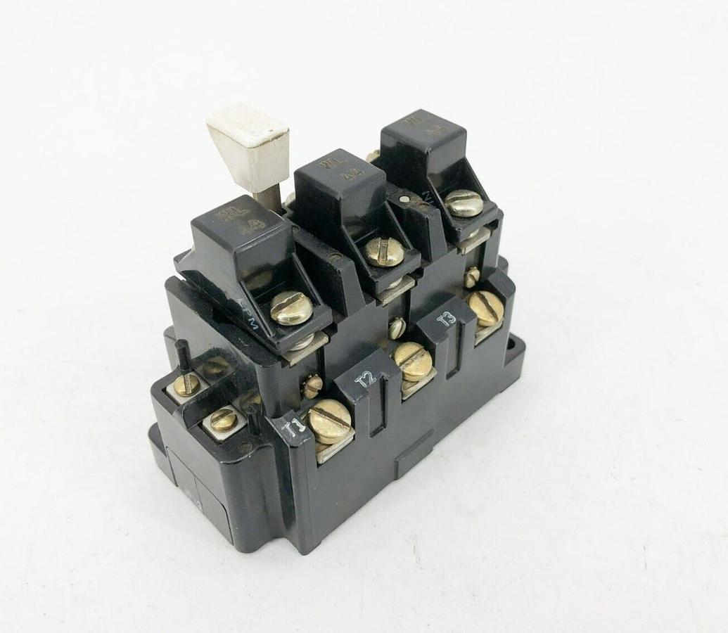 Used Allen Bradley X-243981 Overload Relay 600VAC W/ WL44 Heater Elements