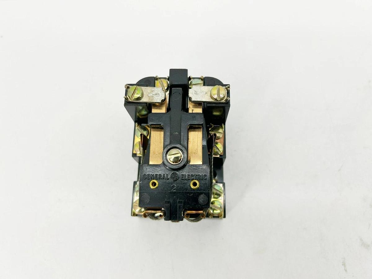 New GE General Electric CR2790E100A2 General Purpose Relay 300V 10A 115VAC Coil