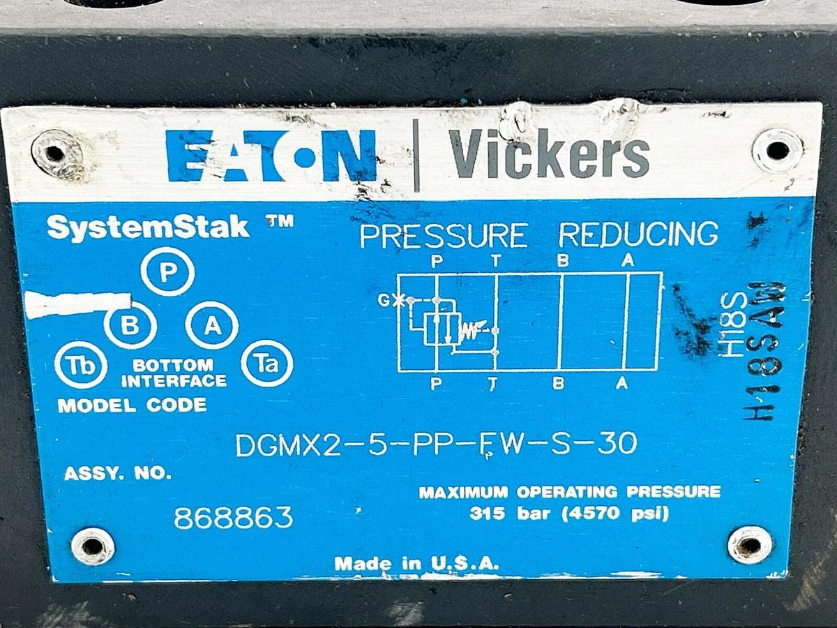 New Eaton Vickers DGMX2-5-PP-FW-S-30 Pressure Reducing Valve 868863 - No Box