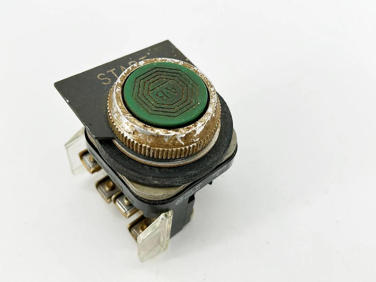 Used Allen Bradley 800T-A1 Pushbutton 30mm Green Flush Head W/ Contact Block Ser.B