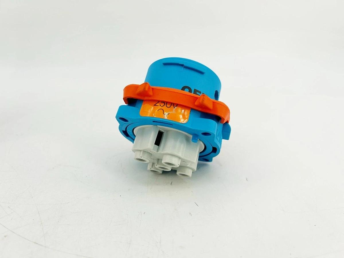New Meltric 31-18172-K07 Inlet Plug 30A 2P+G 250VAC Type 3R 0040248581