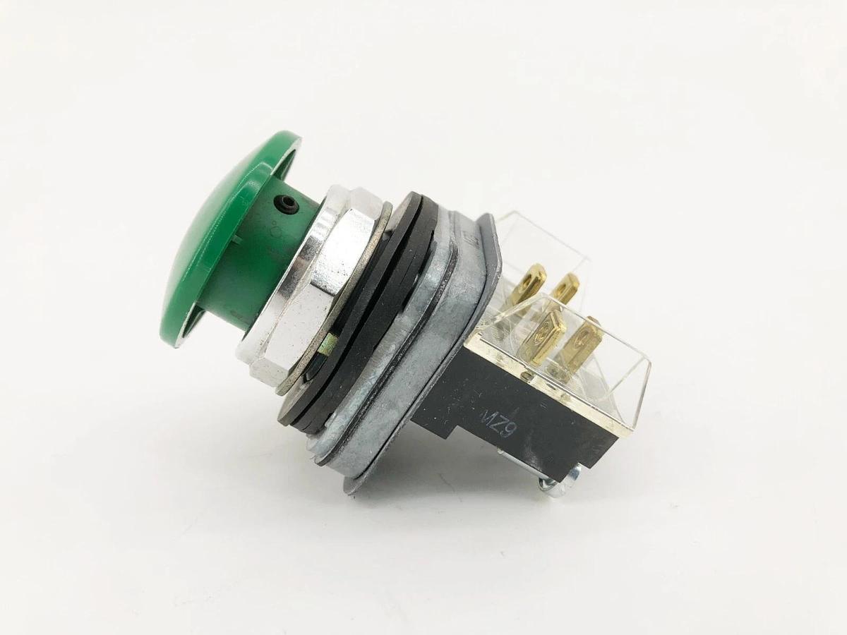 New Allen-Bradley 800T-D Ser. T Green Pushbutton Type 4 13 800T-XA - No Box