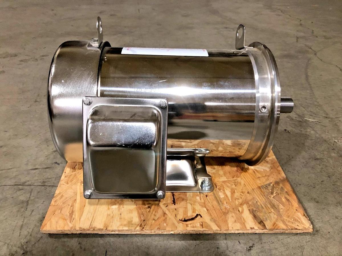 New Sterling XH0052PHA Washdown Motor 5HP 208-230/460V 3500rpm 3PH - No Box