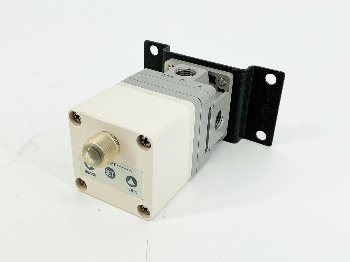 New SMC ITV2031-01F2BN Electro Pneumatic Regulator 20mA