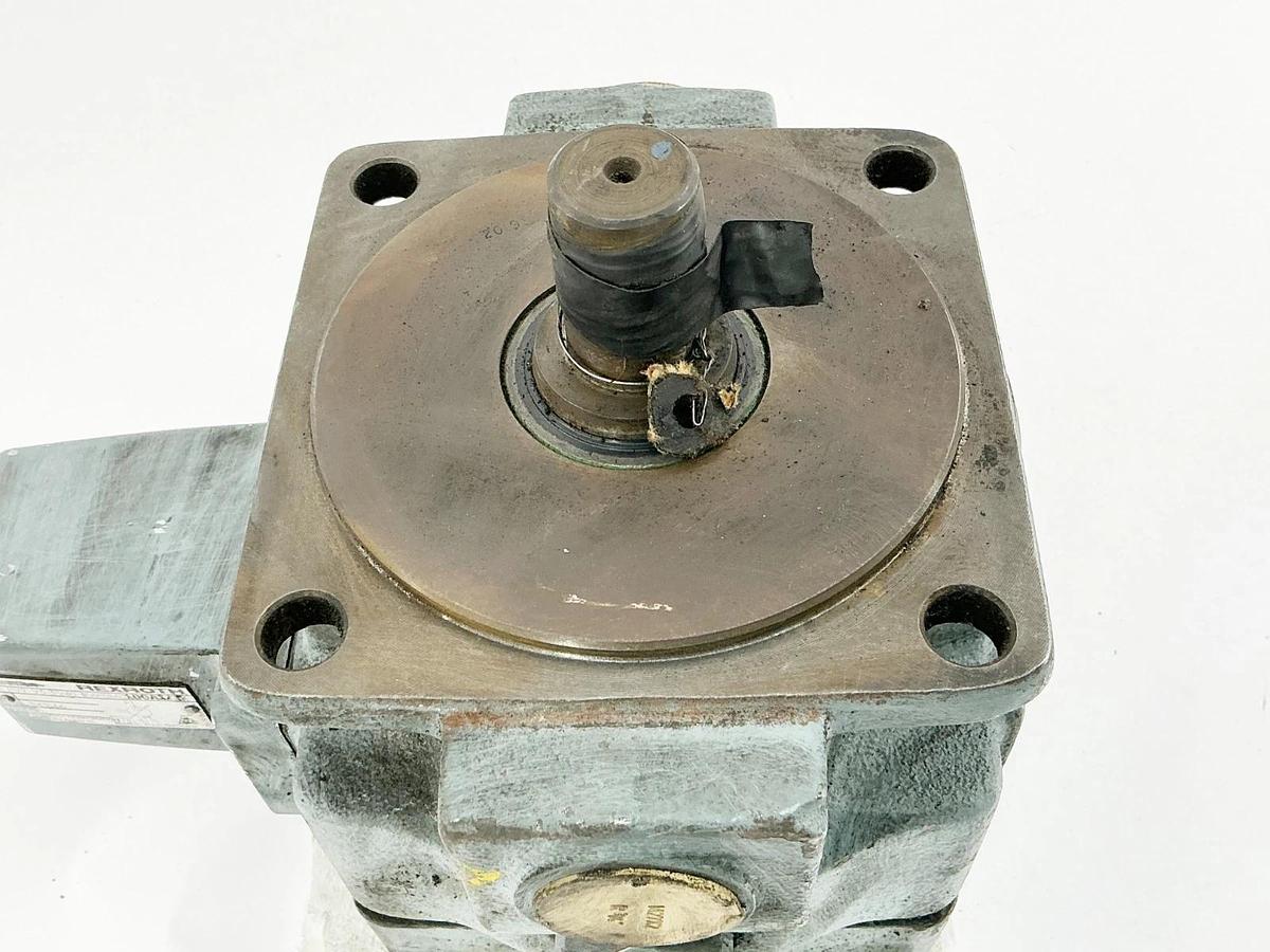 Used Rexroth 1 PV2 V3-31/40 RW12MC100A1/5 Hydraulic Pump B41566