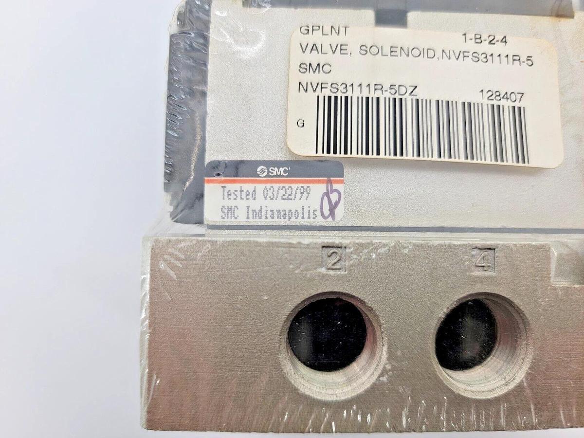 New SMC NVFS3111R-5DZ Solenoid Pilot Valve 21-26VDC, 0.15-1MPa W/ Block