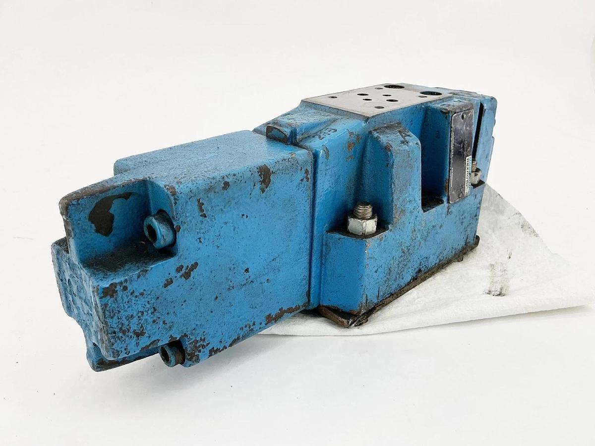 Used Rexroth 4WRZ16W150-60/6AG24NTZ4/M Hydraulic Valve