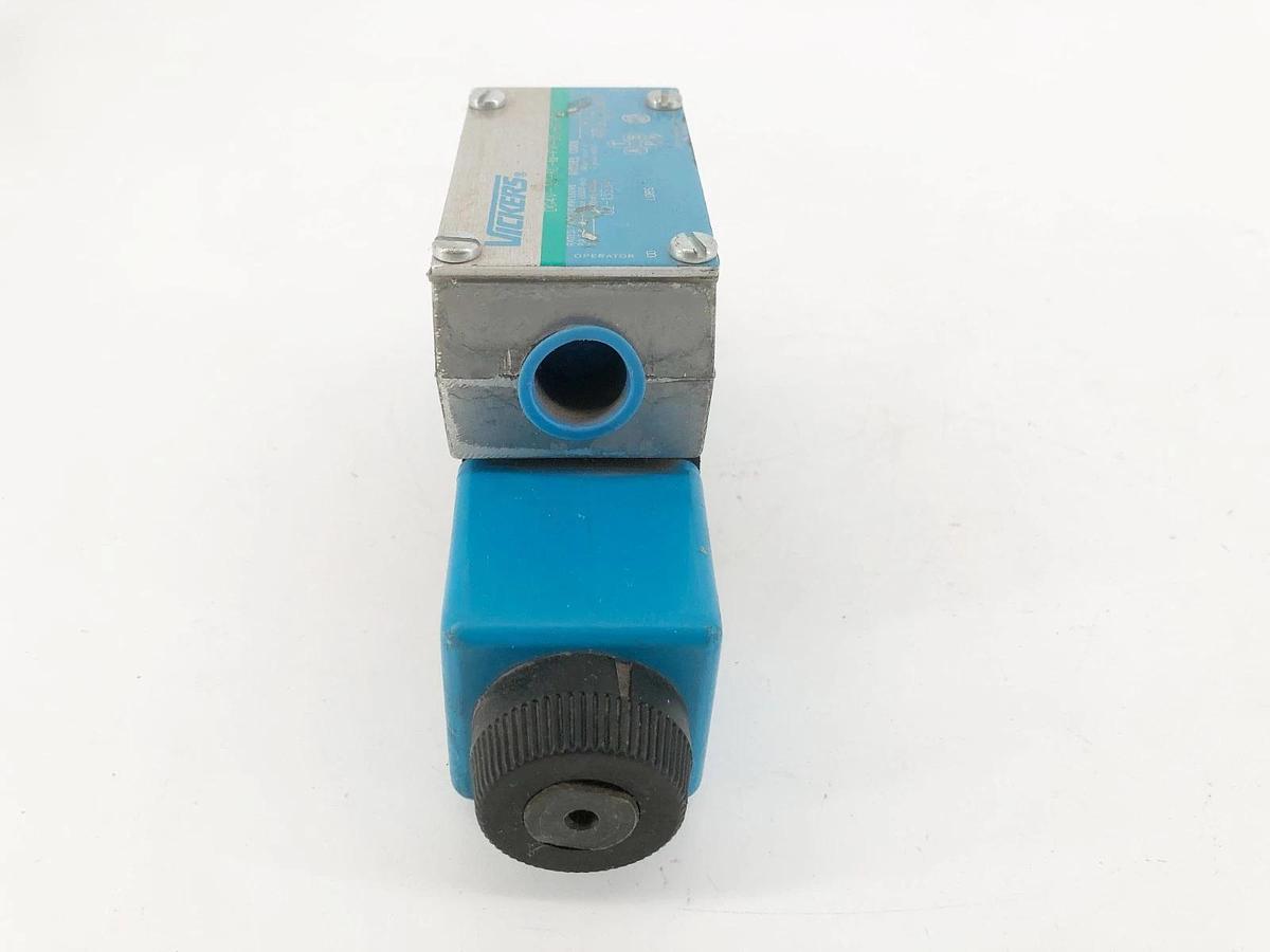 New Vickers DG4V-3S-6C-M-FW-B5-60-EN21 Directional Valve 120V 02-135347 - No Box