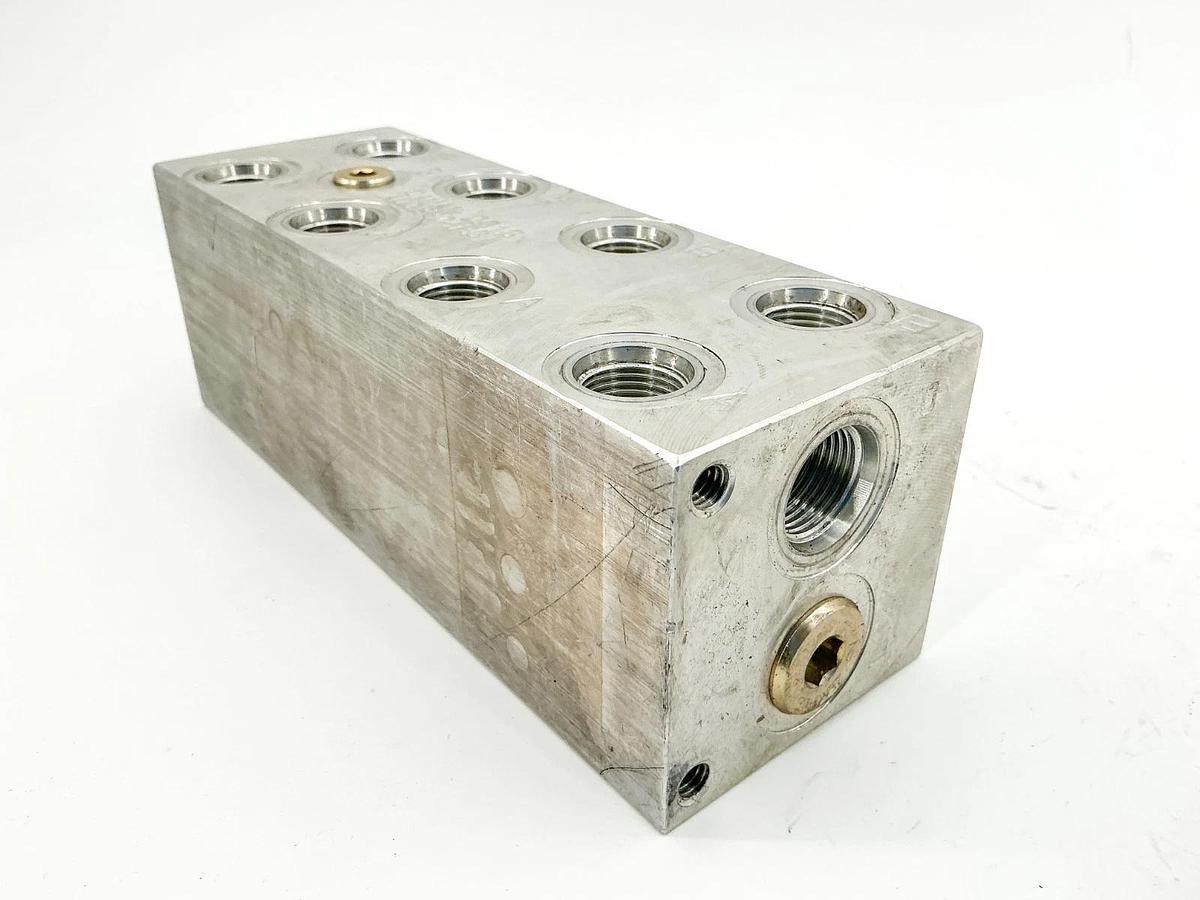Used Daman AD03P042S Aluminum Valve Manifold 8 Port
