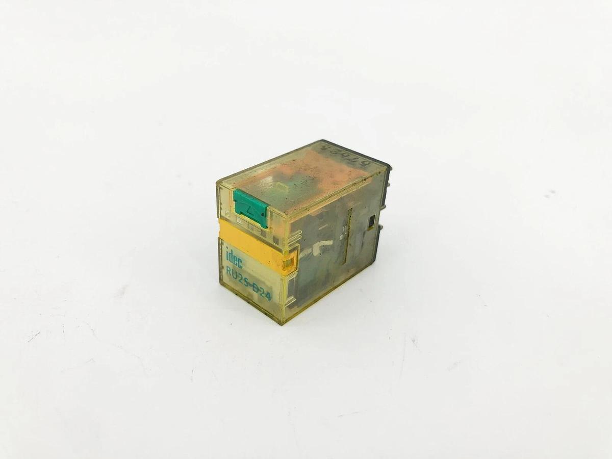 Used Lot of 3 IDEC RU2S-D24 Relays 8 Pin 10A 24VDC