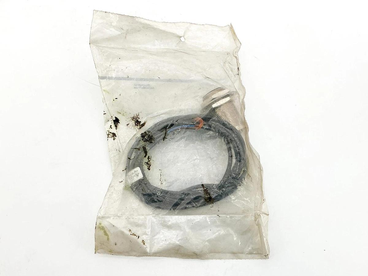 New Allen Bradley 872C-D10NP30-E2 Inductive Proximity Sensor 10-30V 200mA Ser.C