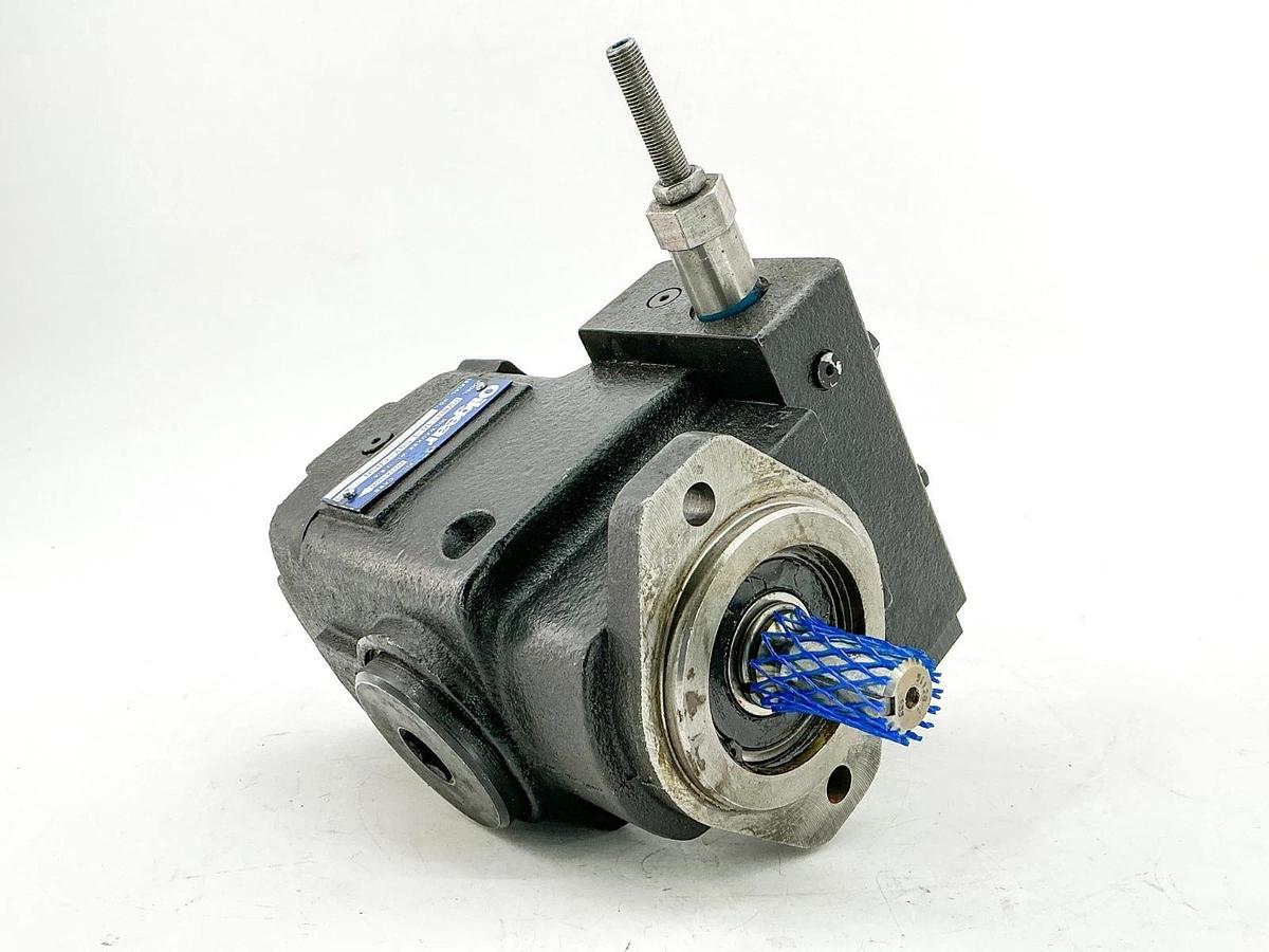 New Oilgear PVWH-10-LSAY-CNSN Hydraulic Pump - No Box