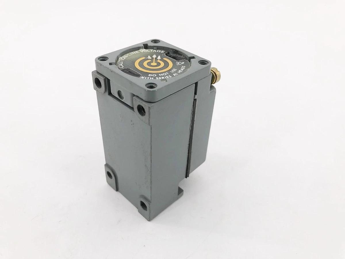 Used Cutler Hammer E51SBL Solid State Switch Body w/ E50RA Receptacle