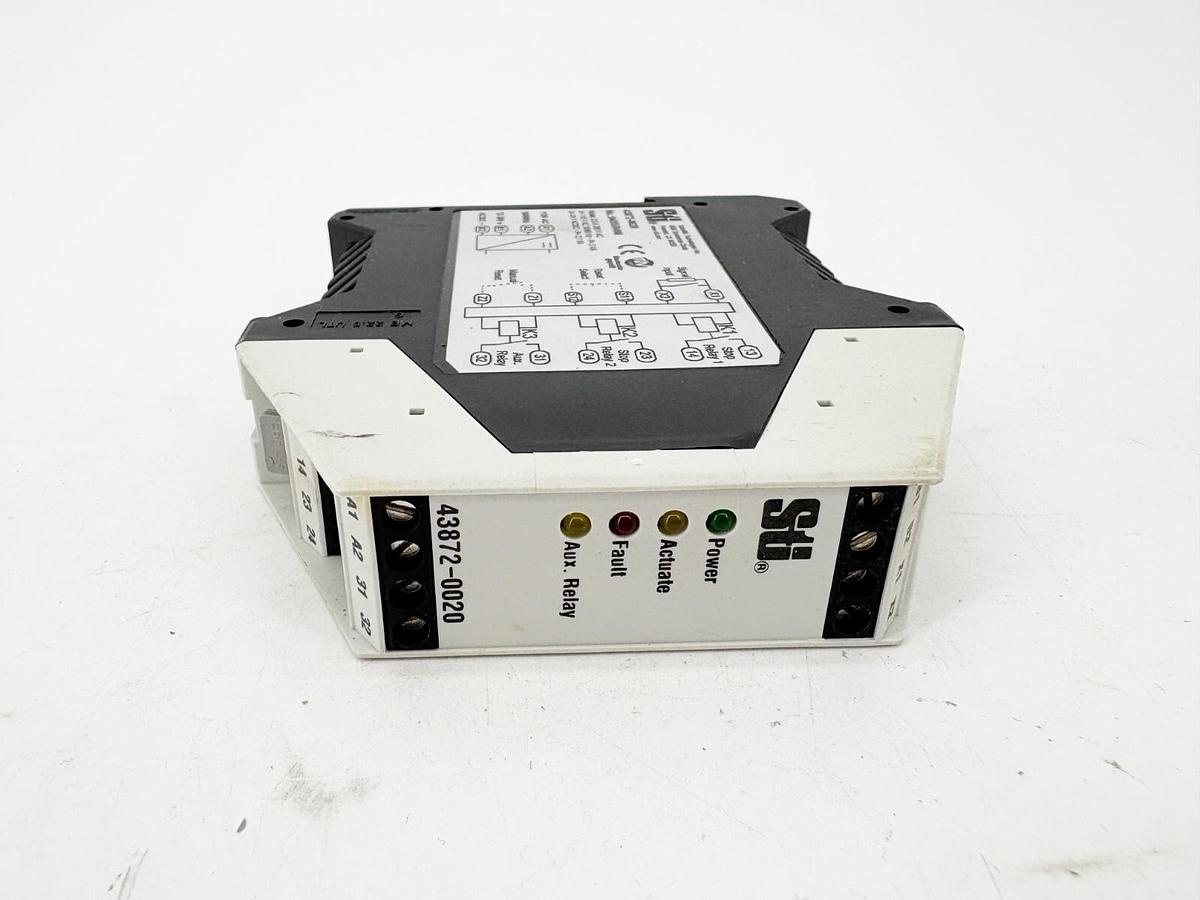 New STi 43872-0020 Model SCC-1DN-1224 Safety Control Relay 120VAC or 24V