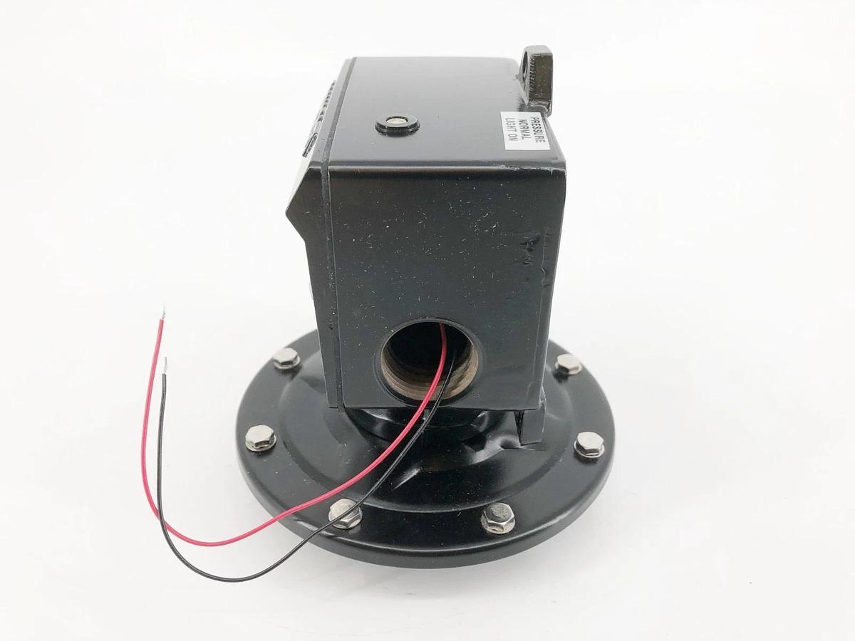 New Ashcroft B424B XFM Pressure Switch 30" H2O 15A 125/250/480VAC 1/2A 125VDC
