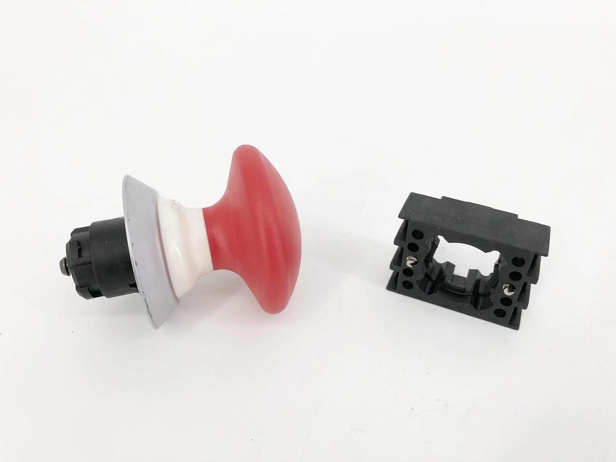 New Schmersal 101163587 E-Stop Switch Latching Red NDRR50RT