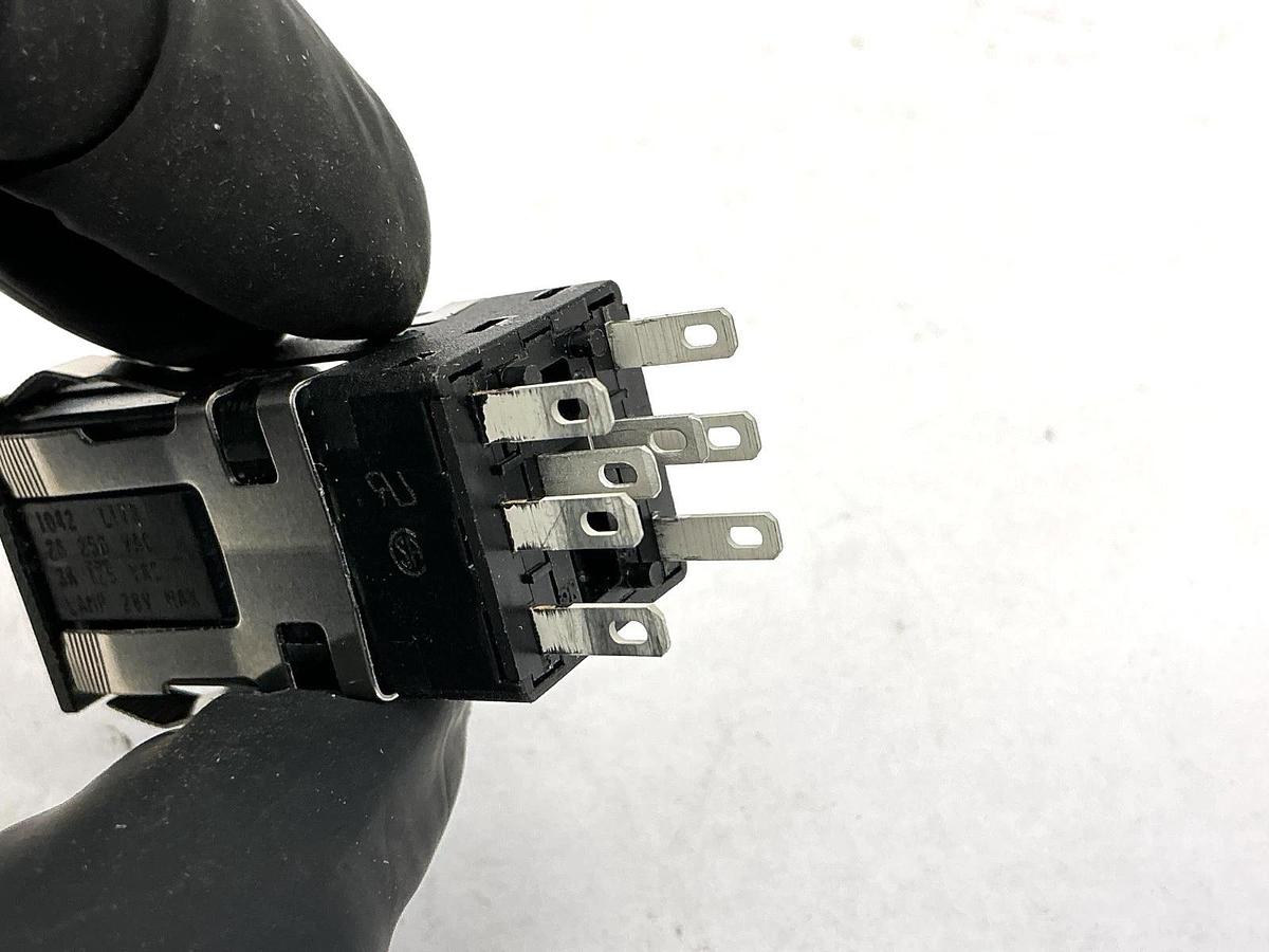 New Honeywell AML21CBE2AC Ser AML20 Micro Switch Pushbutton 3A 250V - No Box