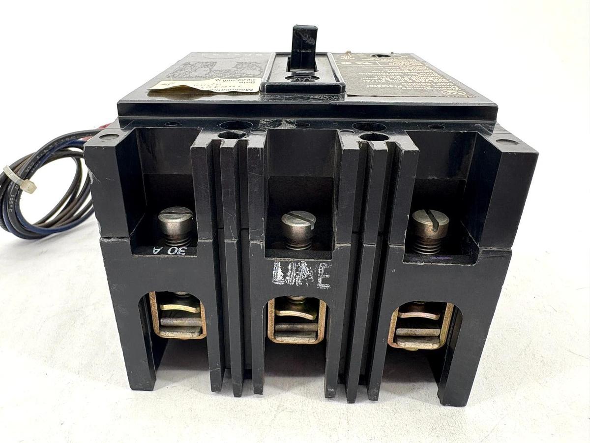 Used Westinghouse MCP13300CR 30A Circuit Breaker w/ Aux. Switch 70E3808 3P