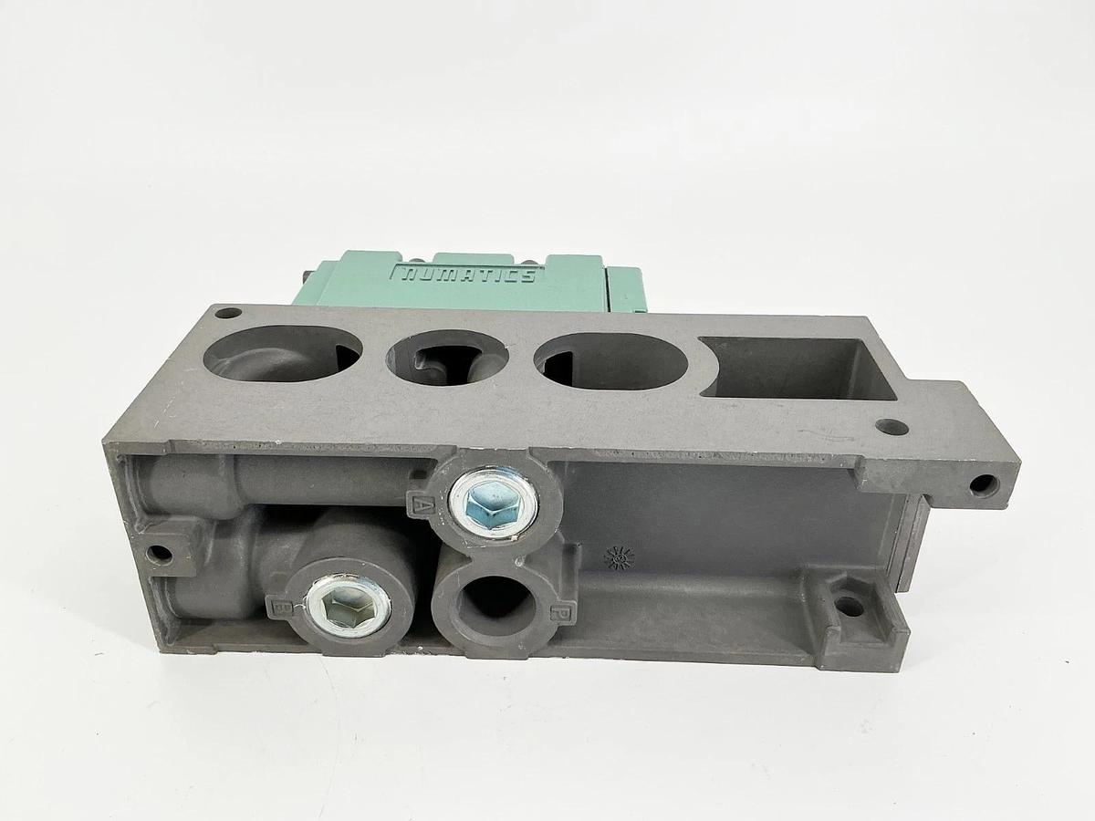 New Numatics 555TA4150 Solenoid Valve 150PSIG 554JA400O