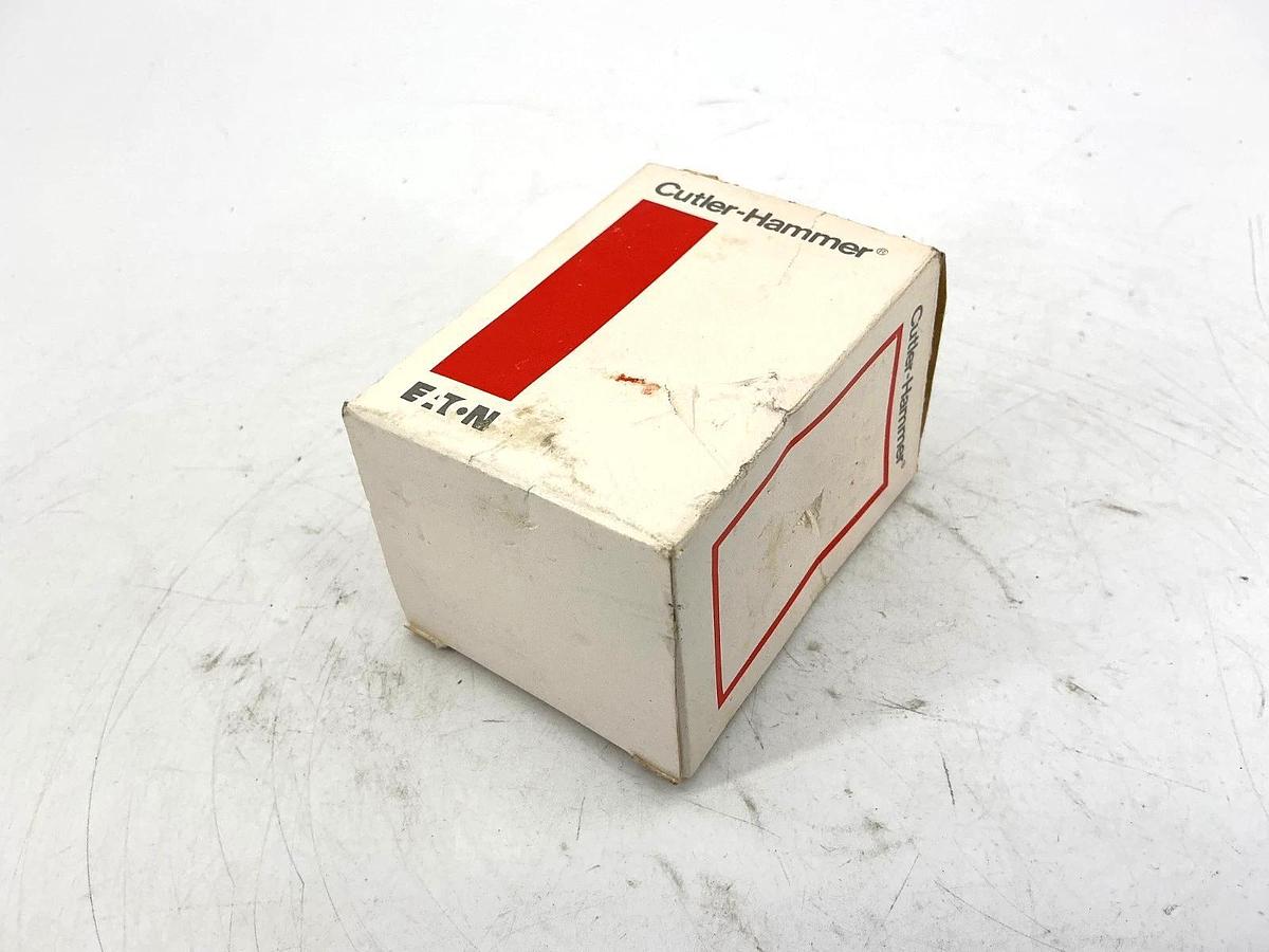 New Eaton Cutler-Hammer 10250T6221 Illum. Selector Switch 2Pos Maintained 24V