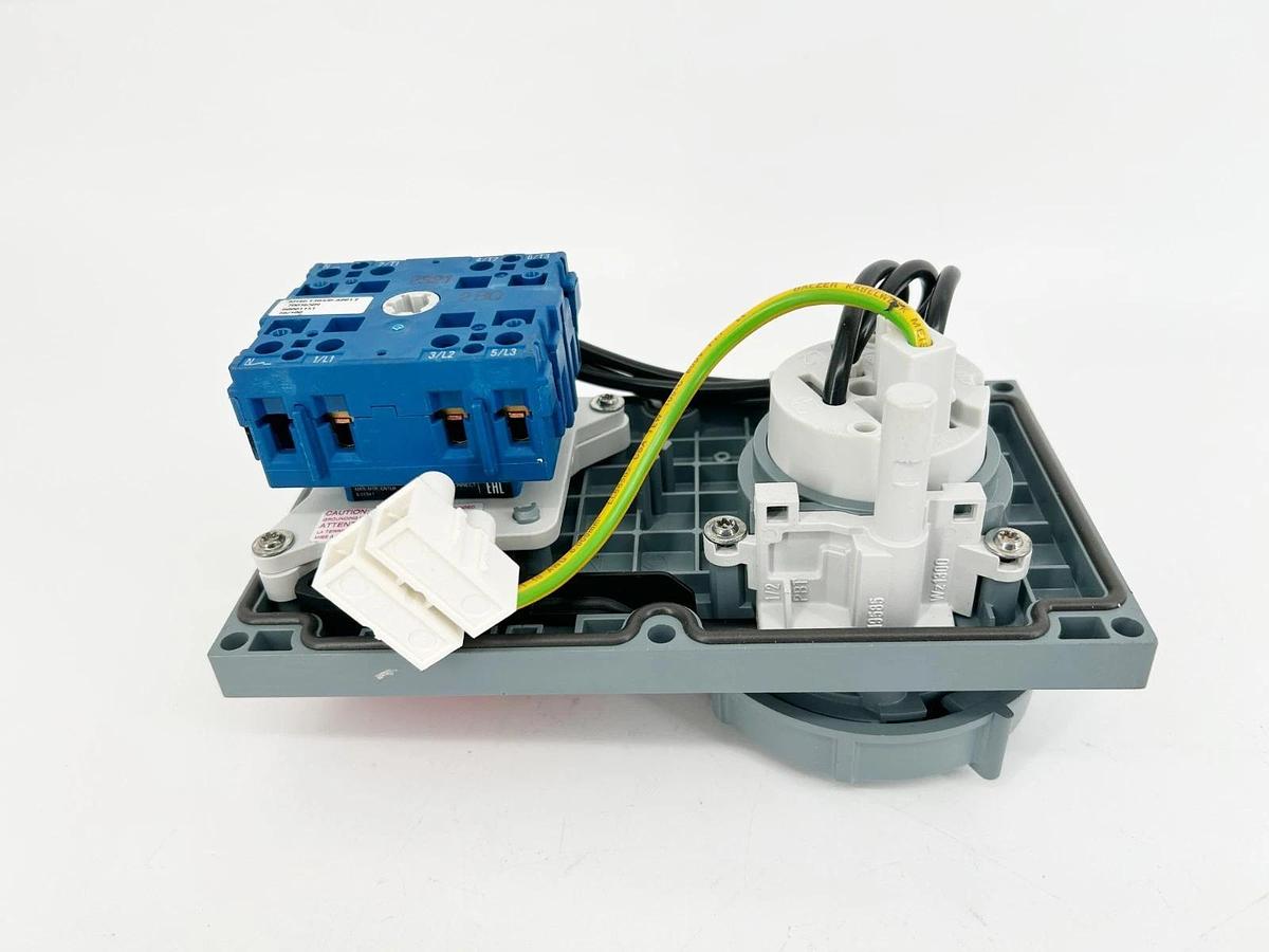 New Mennekes ME430PMI7 Switched & Interlocked Receptacle 30A 4W 480VAC - No Box