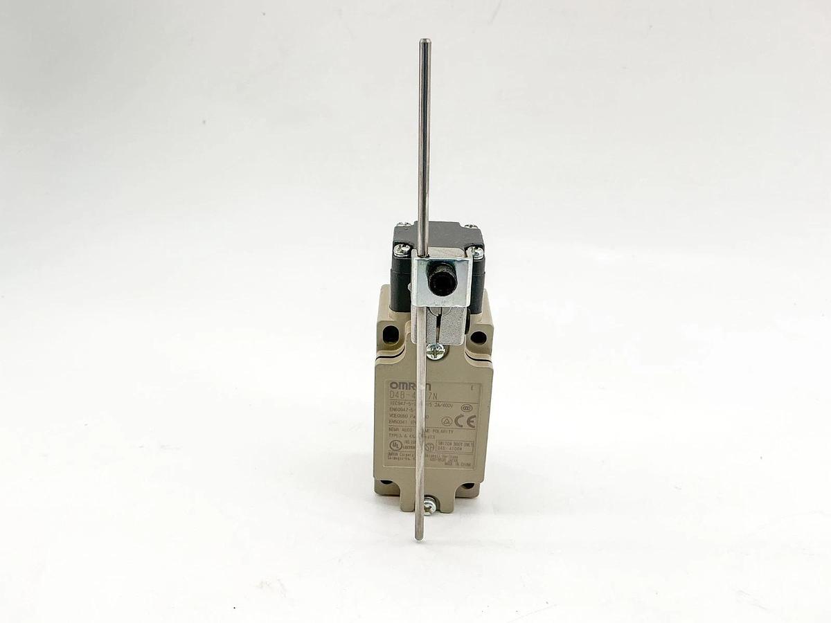 New Omron D4B-4117N Limit Switch 400V 2A 5187 - No Box
