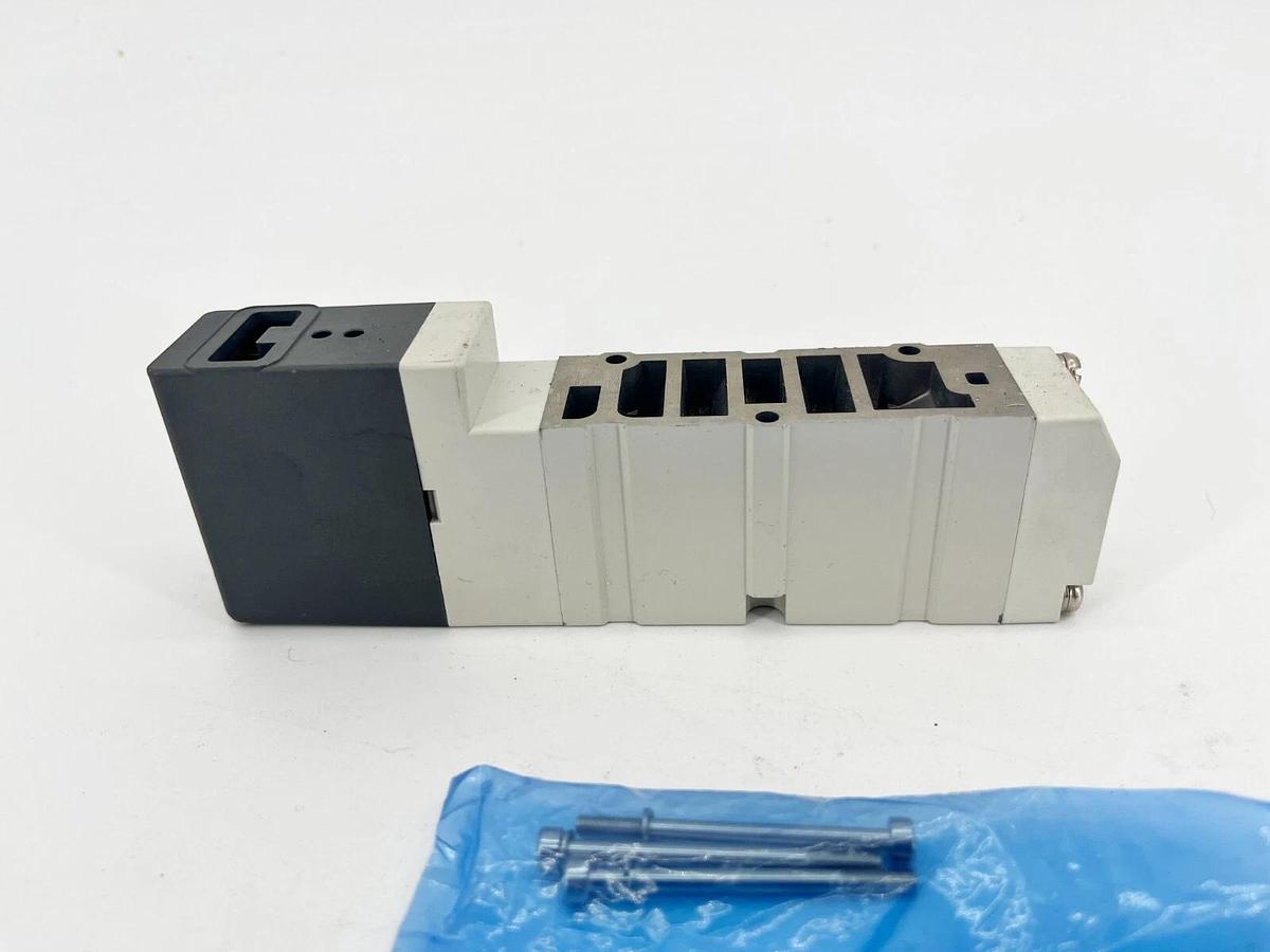 New SMC VQ4101-5B Plug-In Solenoid Valve DC 4/5-Port