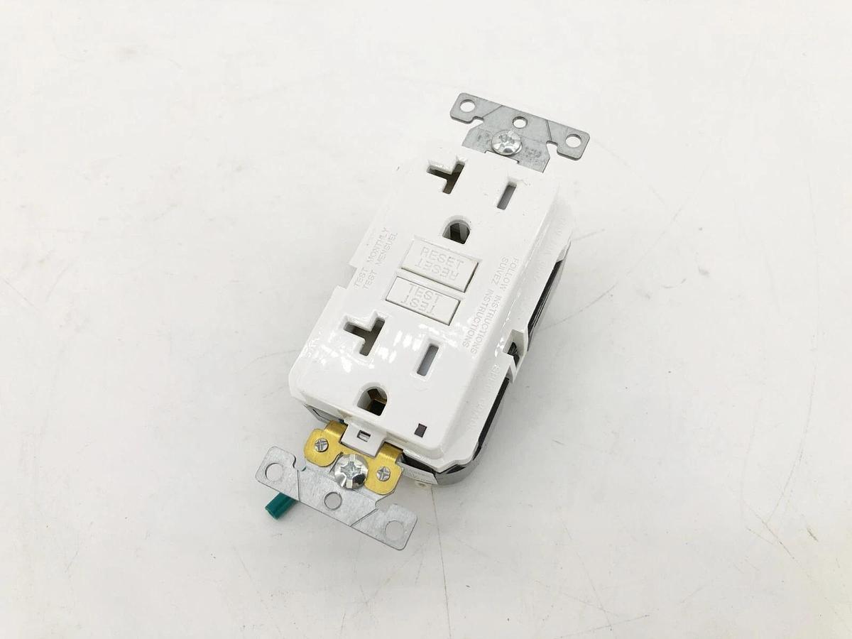 New Leviton GFTR2-3LW Duplex Receptacle Outlet White 20A 125V AC/CA