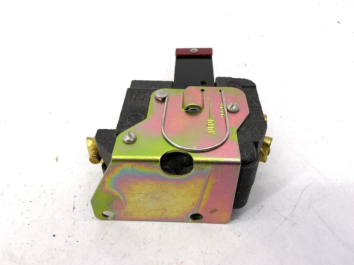Used Square D 1976-B1-X1 Overload Relay Power: 600VAC Control: 600VAC/250VDC