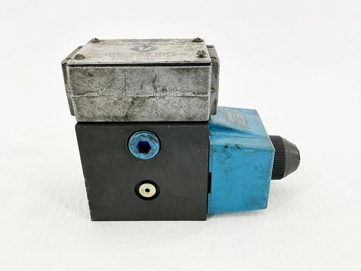 Used Vickers 02-119767-DG4S4W-012A-B-60 Pilot Valve 110/120V .85A A99S