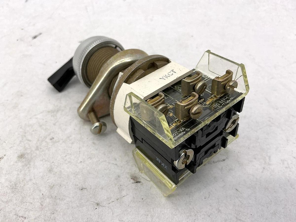 New Allen Bradley 800H-NP2KF4# Ser A Selector Switch 4-Position - No Box
