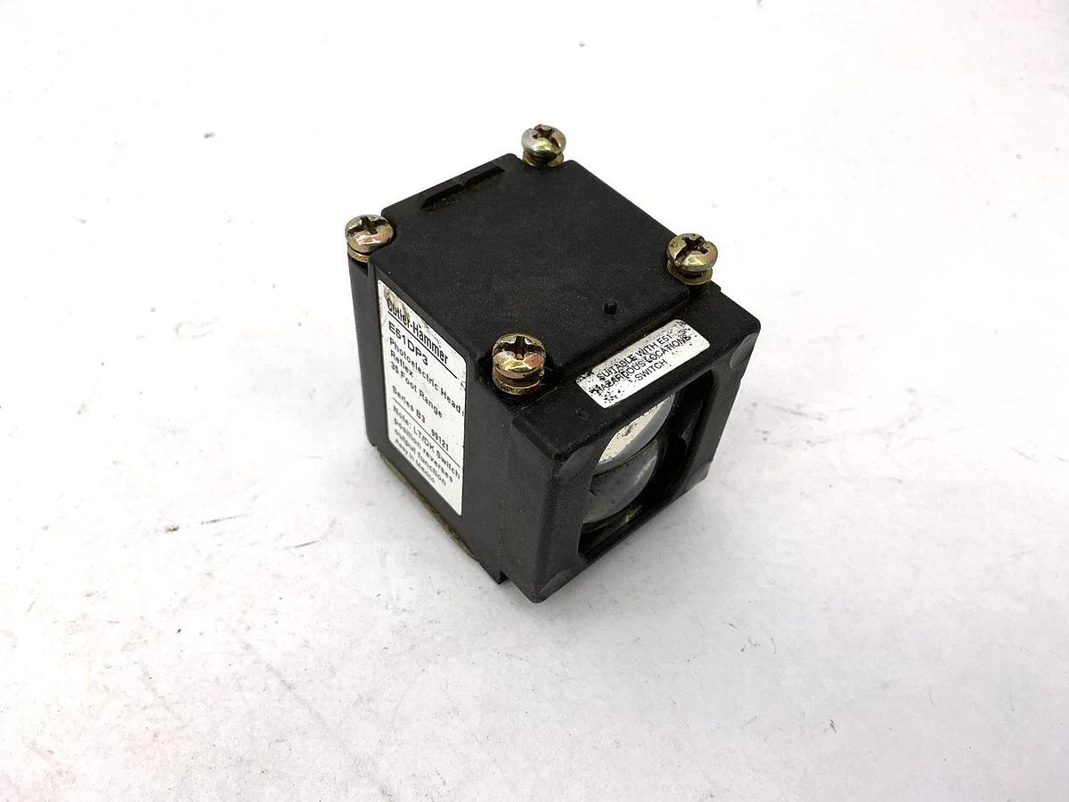 New Cutler-Hammer E51DP3 Ser B3 Photoelectric Head Reflex 35ft Range - No Box