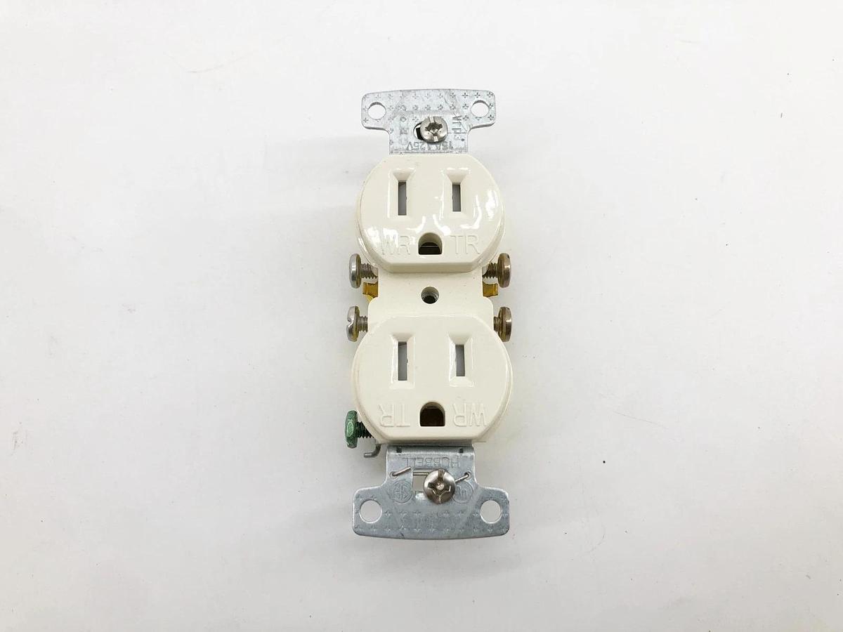 Box of 10 New Hubbell RR15SLAWRTR Duplex Receptacles 15A 125V