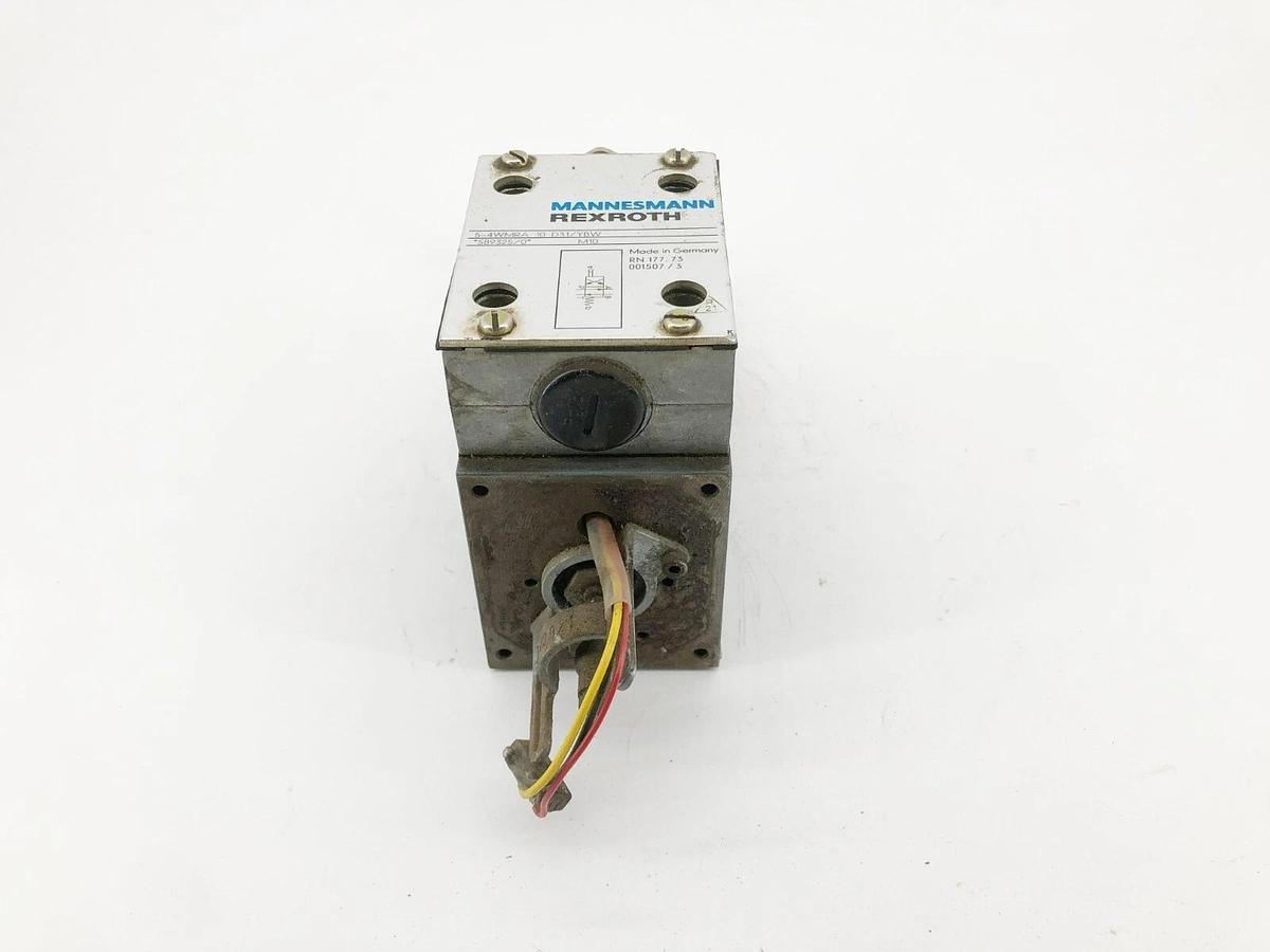 Used Rexroth 5-4WMRA-10-D31/YBW Directional Spool Valve 589325/0 (For Parts Only)