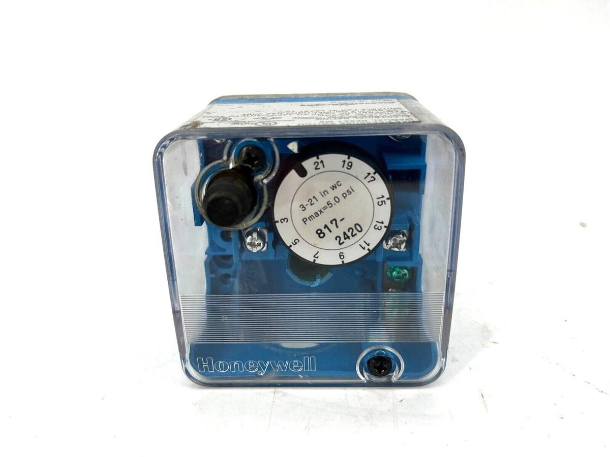 Used Honeywell Cleaver Brooks C6097B1176 Gas Pressure Switch w/ Manual Reset M2