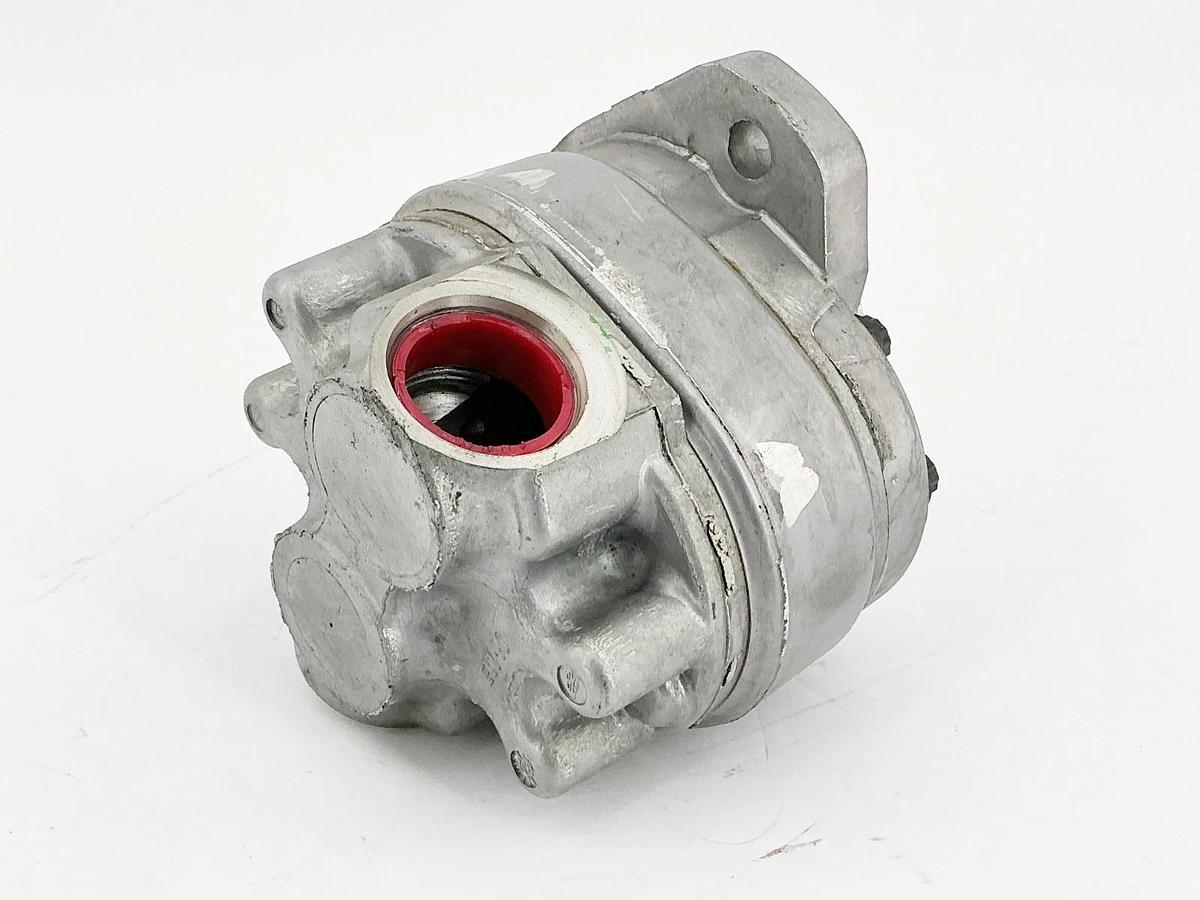 New Eaton 26010-RZC Hydraulic Gear Pump - No Box