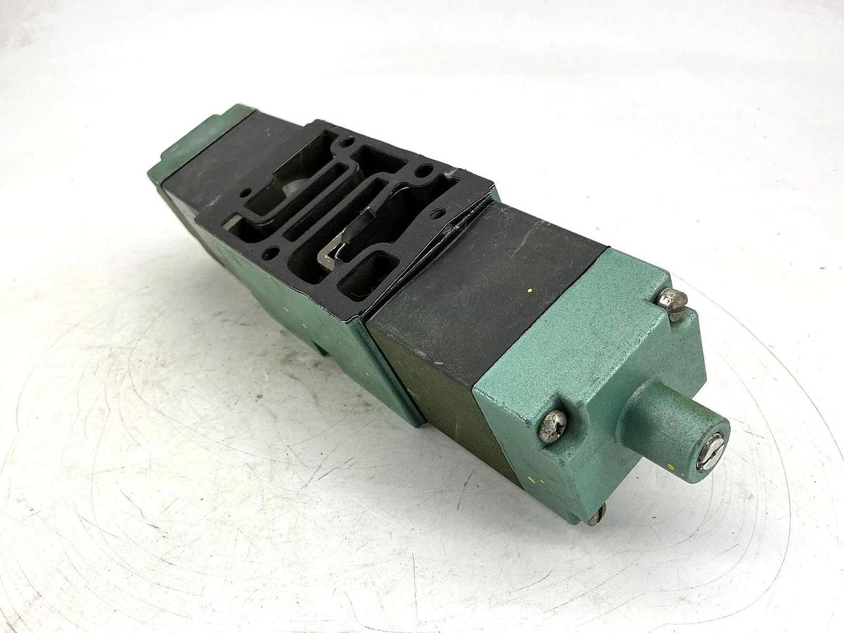 Used Numatics 554SS4006011B30 Solenoid Valve 150PSIG-Air 0.30A 110/120V 50/60HZ