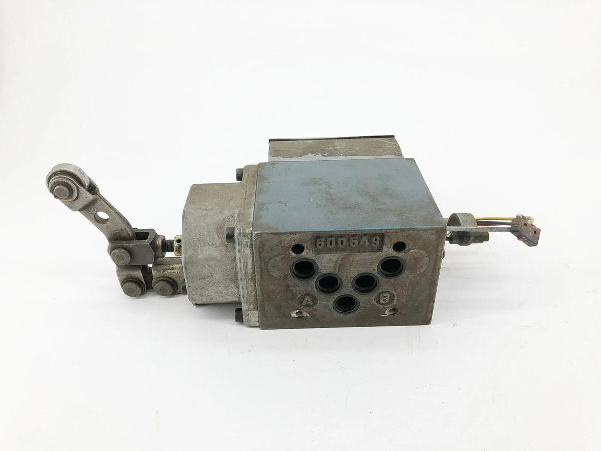 Used Rexroth 5-4WMRA-10-D31/YBW Directional Spool Valve 589325/0 (For Parts Only)