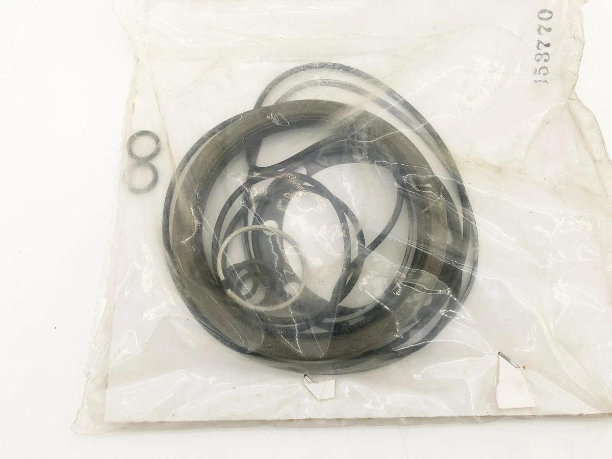 New Hyster 153770 Torque Converter Seal Kit For H200HS