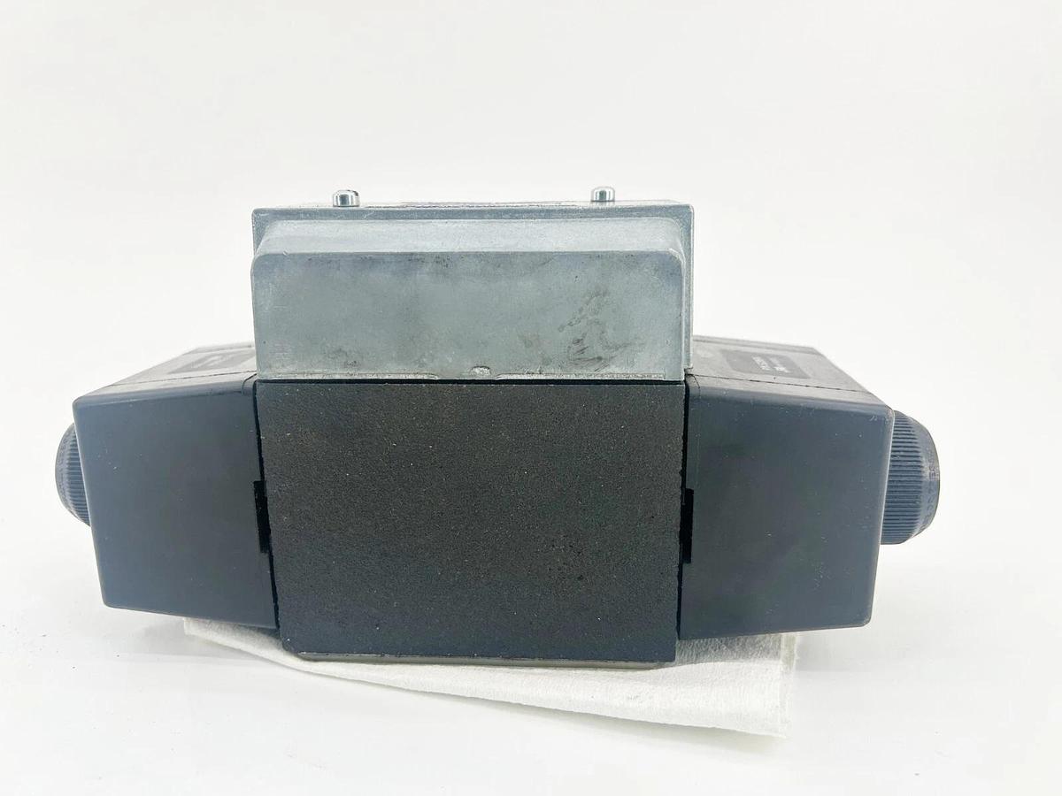 New Eaton DG4S4W-012C-BB-032-60-S491 Solenoid Valve 3600PSI 250Bar 02-153981