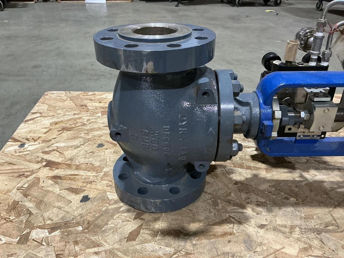 New Dyna-Flo DFC Actuator Size 2105 Travel 1-1/2 6-30PSI Body Type-360 Size 3