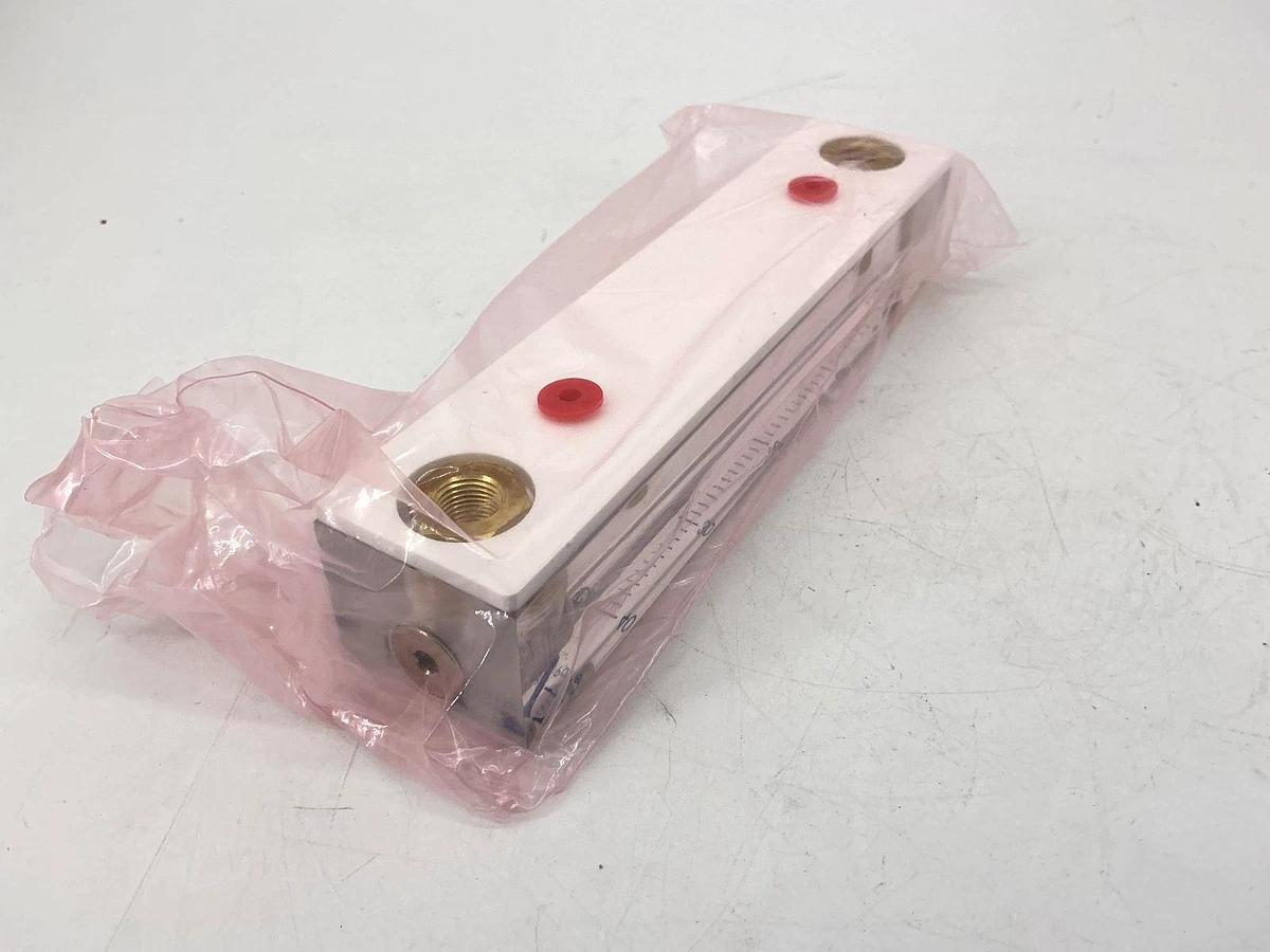 New Cole Parmer 32458-16 Flowmeter 4-40SCFH Air Acrylic Body 2520A4A33BNBN-CP