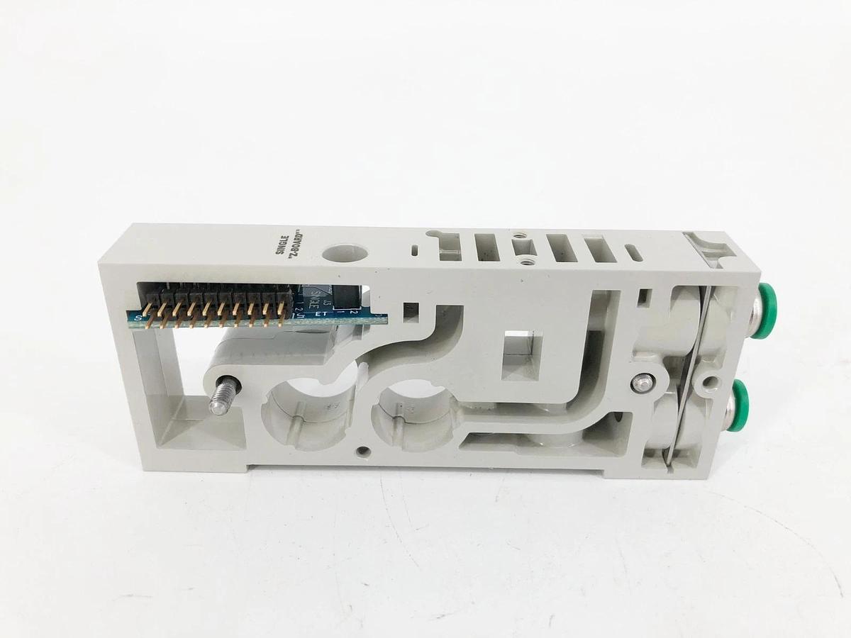 New Numatics 203-1365 Manifold Assembly Z-Board 1/4" Push In Fittings