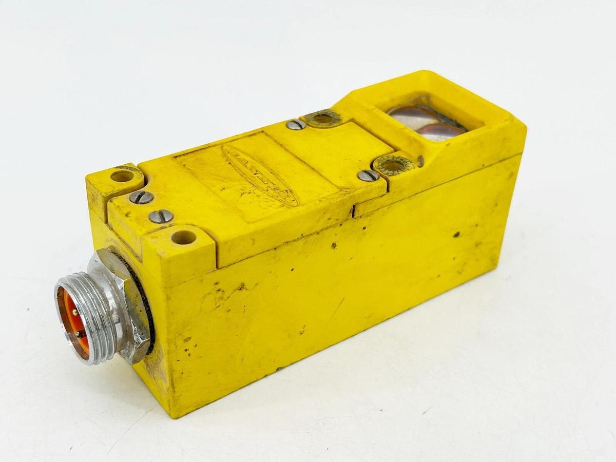 Used Banner Engineering DL1 Photoelectric Scanner Block 120Vac 100VA DL1-A-LM3