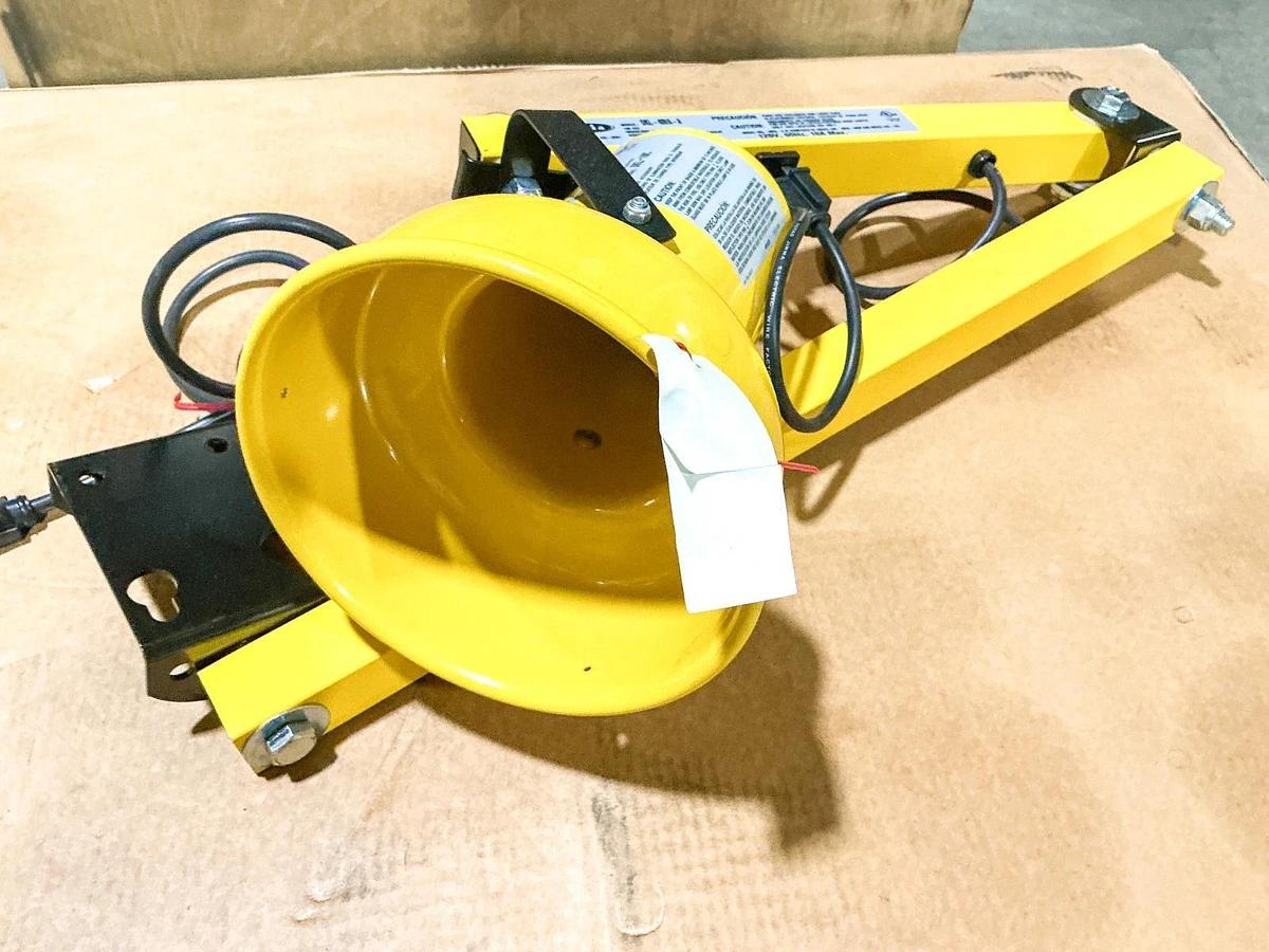 New Fostoria DKL-40VA-A Dock Light 120V 60Hz 10A